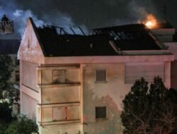 Di Mana Letak Batas? Serpihan Rudal Iran Picu Kebakaran di Israel