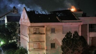 Di Mana Letak Batas? Serpihan Rudal Iran Picu Kebakaran di Israel