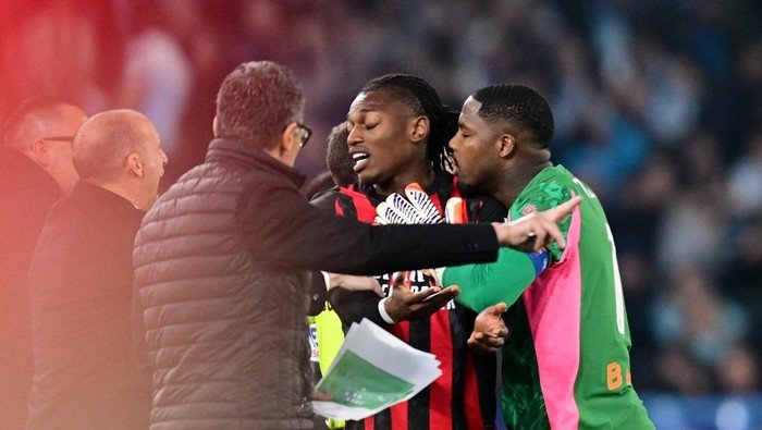 Milan Kalah, Rafael Leao Frustrasi Diganti Allegri. Tragedi atau Strategi?