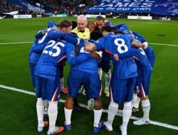 Ritual Chelsea, Lingkaran atau Posisi Kekuasaan? Neville Ajak Diskusi Hebat