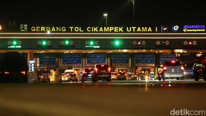 Dari Malam Ini, Tol Jakarta-Cikampek Padat, Contraflow Terapkan Strategi
