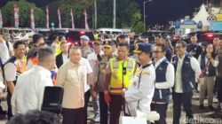 Menhub-Kakorlantas Tinjau Pelabuhan Merak dan Ciwandan, Temui Para Pemudik, Pastikan Perjalanan Aman!