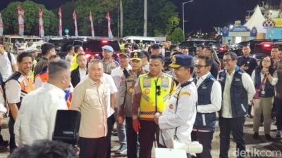 Menhub-Kakorlantas Tinjau Pelabuhan Merak dan Ciwandan, Temui Para Pemudik, Pastikan Perjalanan Aman!