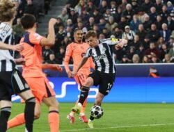 Pressing Newcastle Merepotkan, Flick Minta Barcelona Lebih Berani di Leg Kedua