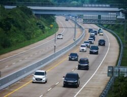 “Info Arus Mudik Sore Ini: One Way Dilanjutkan hingga Tol Km 459 Salatiga, Kebutuhan Transportasi yang Terabaikan”