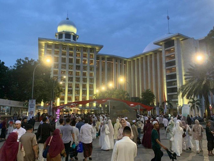 Ribuan Jemaah Berdatangan, Begini Kebiasaan Baru di Istiqlal jelang Salat Id