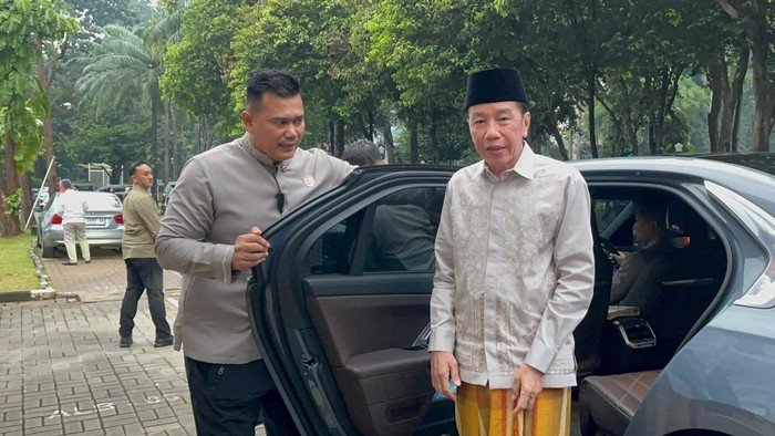 Jokowi dan Kaesang Berbagi Momentum Lebaran di Jakarta dengan Salat Id di Masjid Al-Bina GBK