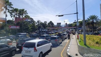 7 Ribu Kendaraan Menuju Puncak, Polisi Berlakukan One Way Sejak Pagi – Update 3