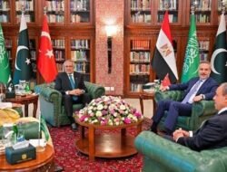 “Diplomasi Berbahaya: Menlu Saudi-Turki Bicarakan Perang AS-Iran di Pakistan”