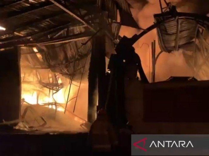 Mukjizat! Kebakaran Pabrik Terpal Bogor Padam Setelah 7 Jam, Keamanan Terjaga
