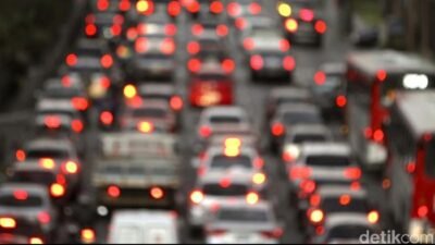 “Titik-titik Kepadatan Lalin di Tol Arah Jakarta Pagi Ini: Solusi Darurat Diperlukan!”
